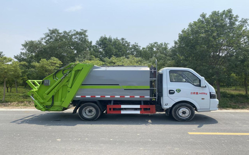 東風途逸YTH5040ZYS6EQ型壓縮式垃圾車