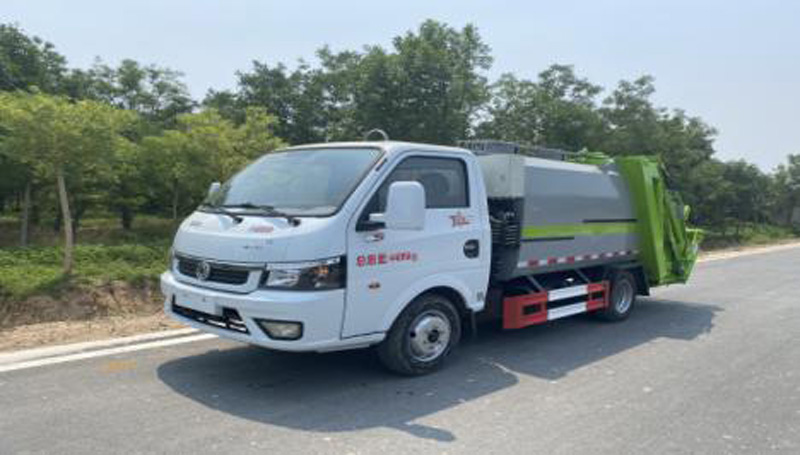 東風途逸YTH5040ZYS6EQ型壓縮式垃圾車